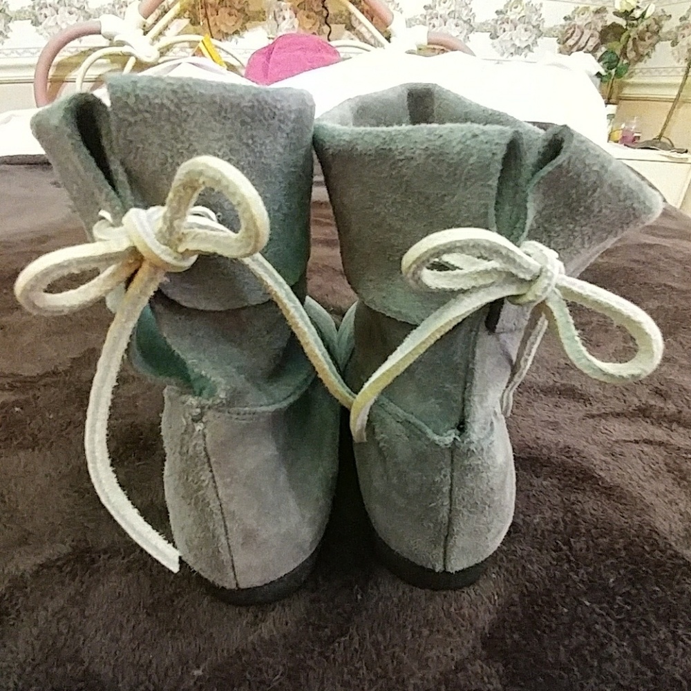 Soft Suede Gray Ankle Cuff Booties sx 9 - Picture 4 of 5
